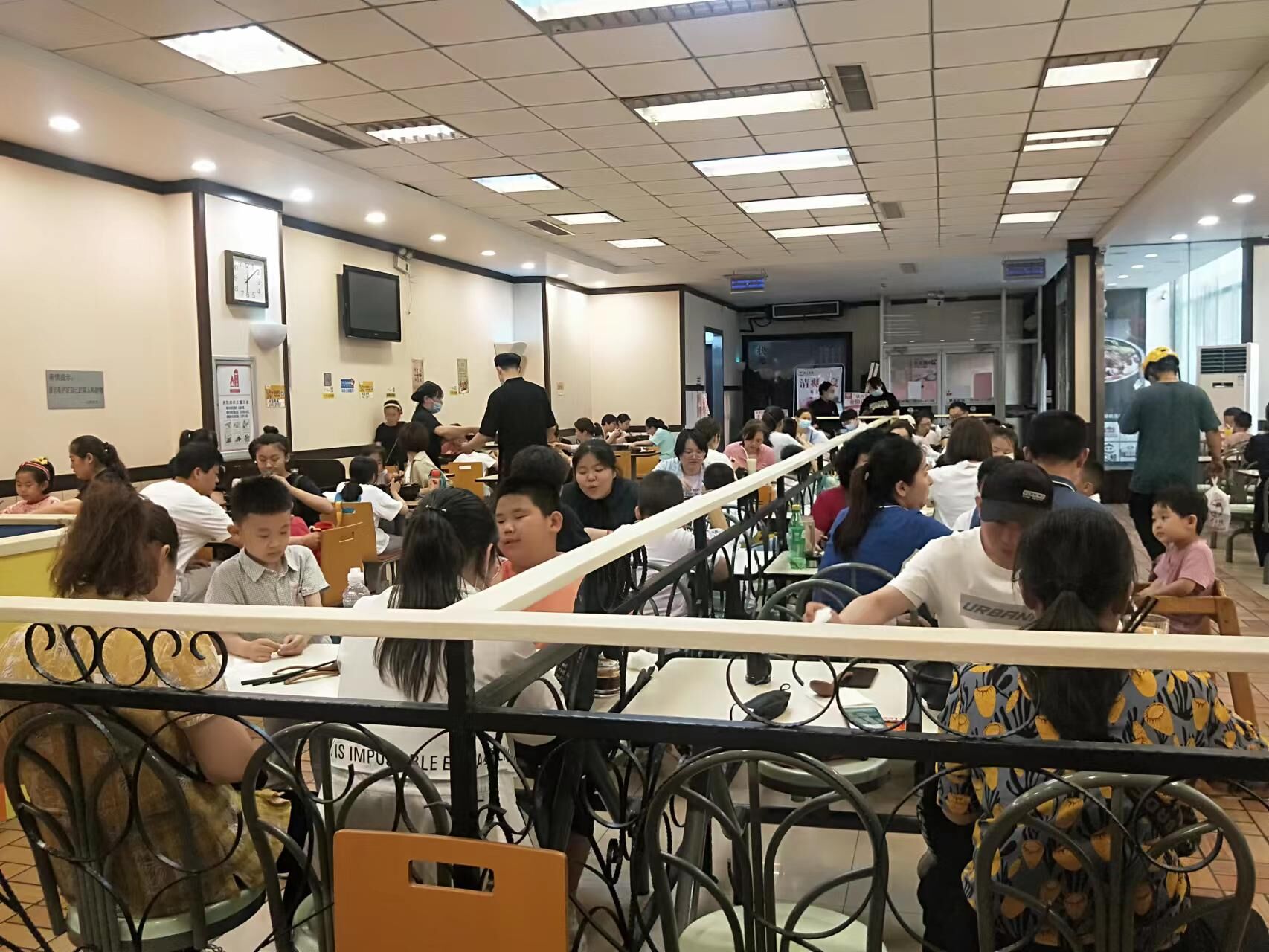 公司擁有強大的研發(fā)中心， 配有研發(fā)工程師，研發(fā)中心擁有完備的人才結(jié)構(gòu)，并本著企業(yè)標(biāo)準(zhǔn)高于國家標(biāo)準(zhǔn)的原則，為公司產(chǎn)品、客戶定制產(chǎn)品的研發(fā)保駕護(hù)航。產(chǎn)品質(zhì)咨詢線：0537-3630366